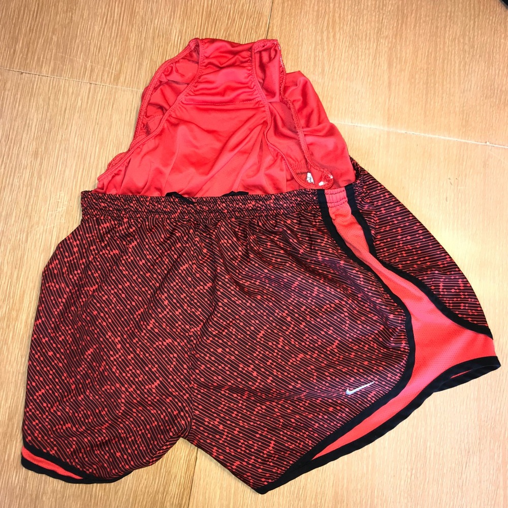Nike Dri-FIT Running Shorts‎ Womens Medium Red Pattern Athletic Gym Walking - Picture 3 of 8